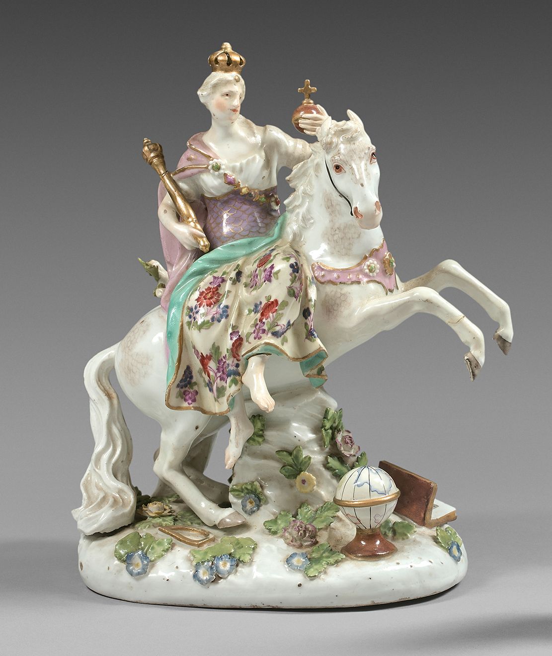 MEISSEN Grande figura allegorica raffigurante l'Europa incoronata a cavallo che &hellip;