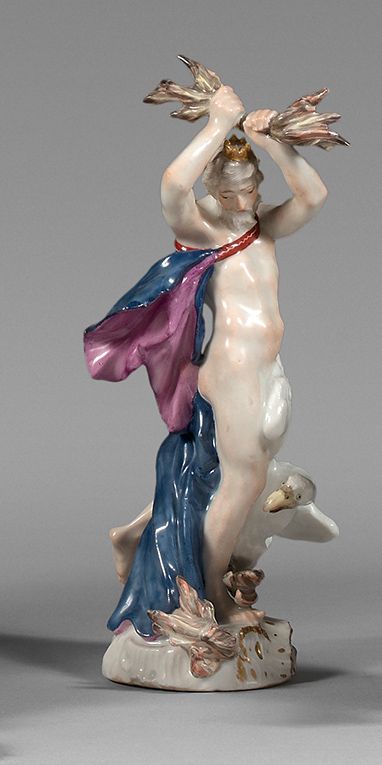MEISSEN 代表朱庇特挥舞着闪电的雕像，老鹰在他的脚下，休息在一个玫瑰色的平台上，有多色和黄金装饰。
标记的。
18世纪。
高度：18厘米