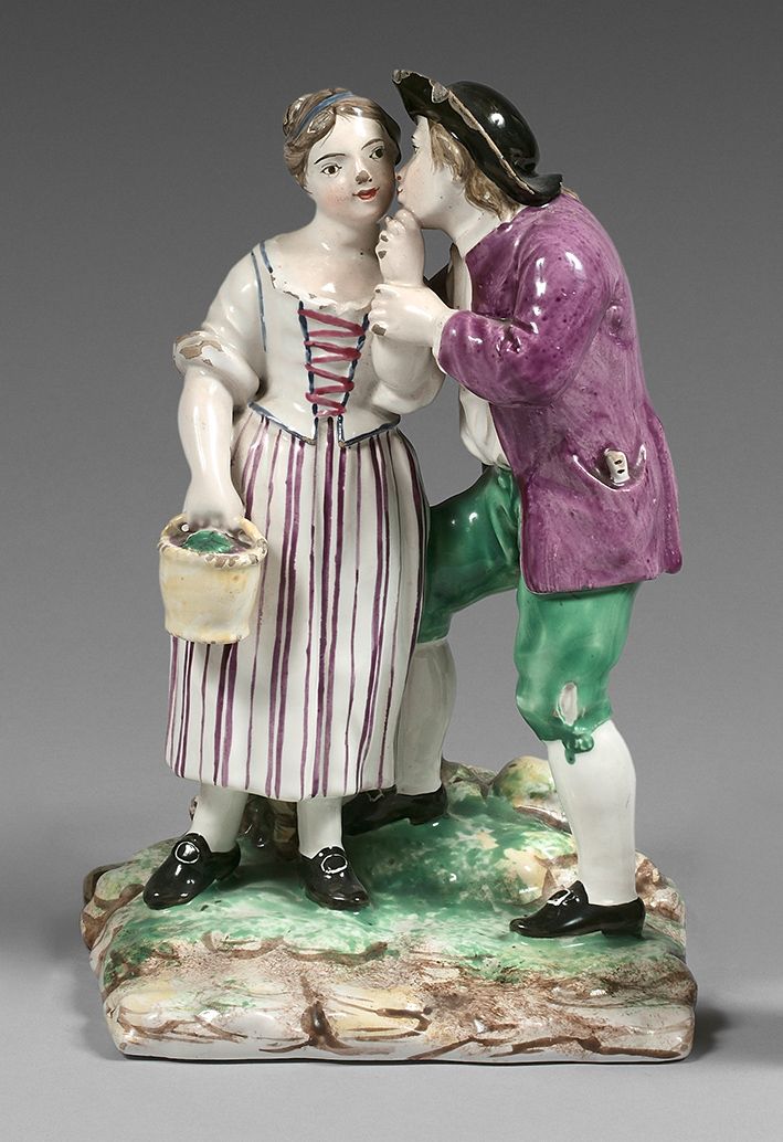 LUNEVILLE 表现一对英勇的农民夫妇接吻的大型团体，有多色装饰。
18世纪。
 （Chips）。
高度 : 21 cm
宽度 : 13,5 cm