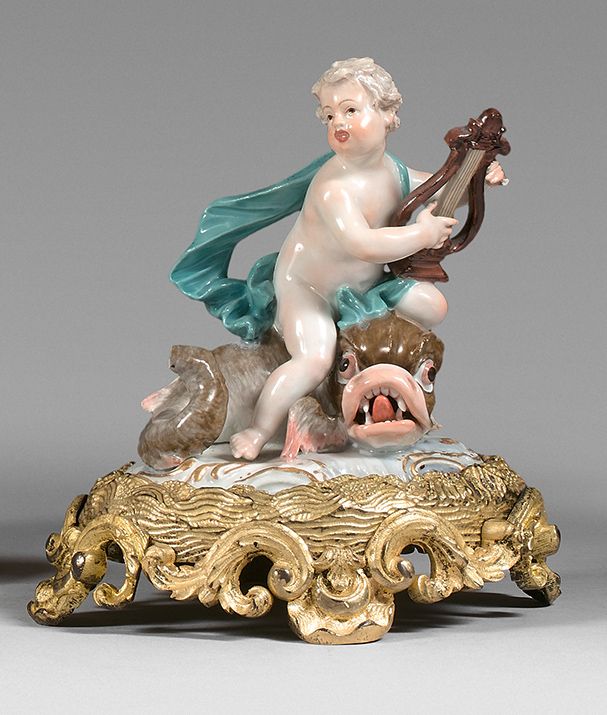 MEISSEN 这组作品表现的是一个爱弹琴的人坐在海豚的背上，海豚靠在鎏金铜的底座上，上面有多色和金色的装饰。
18世纪末。
 （海豚的尾巴不见了）。
高度 :&hellip;