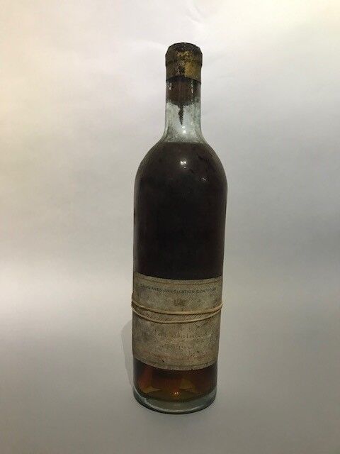 Null 1 Flasche CH. D'YQUEM, 1° cru supérieur Sauternes 1939 et, LB, es, elt, Kap&hellip;