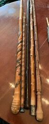 Null Lot of four sticks, canes or whips, one in bamboo carved and painted with a&hellip;