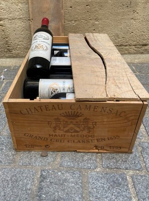 Null Twelve bottles Château CAMENSAC (Haut-Medoc) 1999 (wooden case).