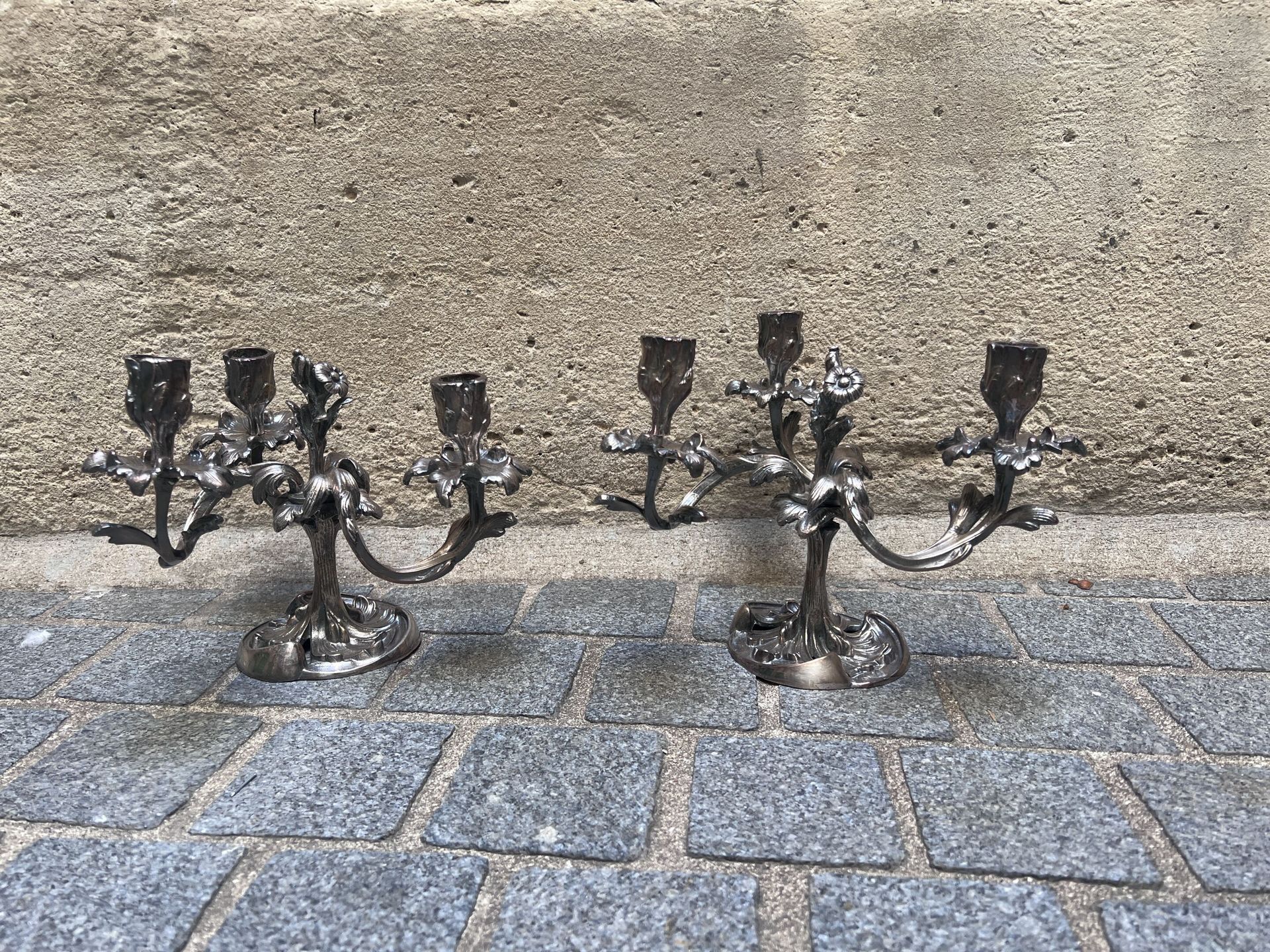 Null Pair of candelabra at the end of a table in silver plated metal, with three&hellip;