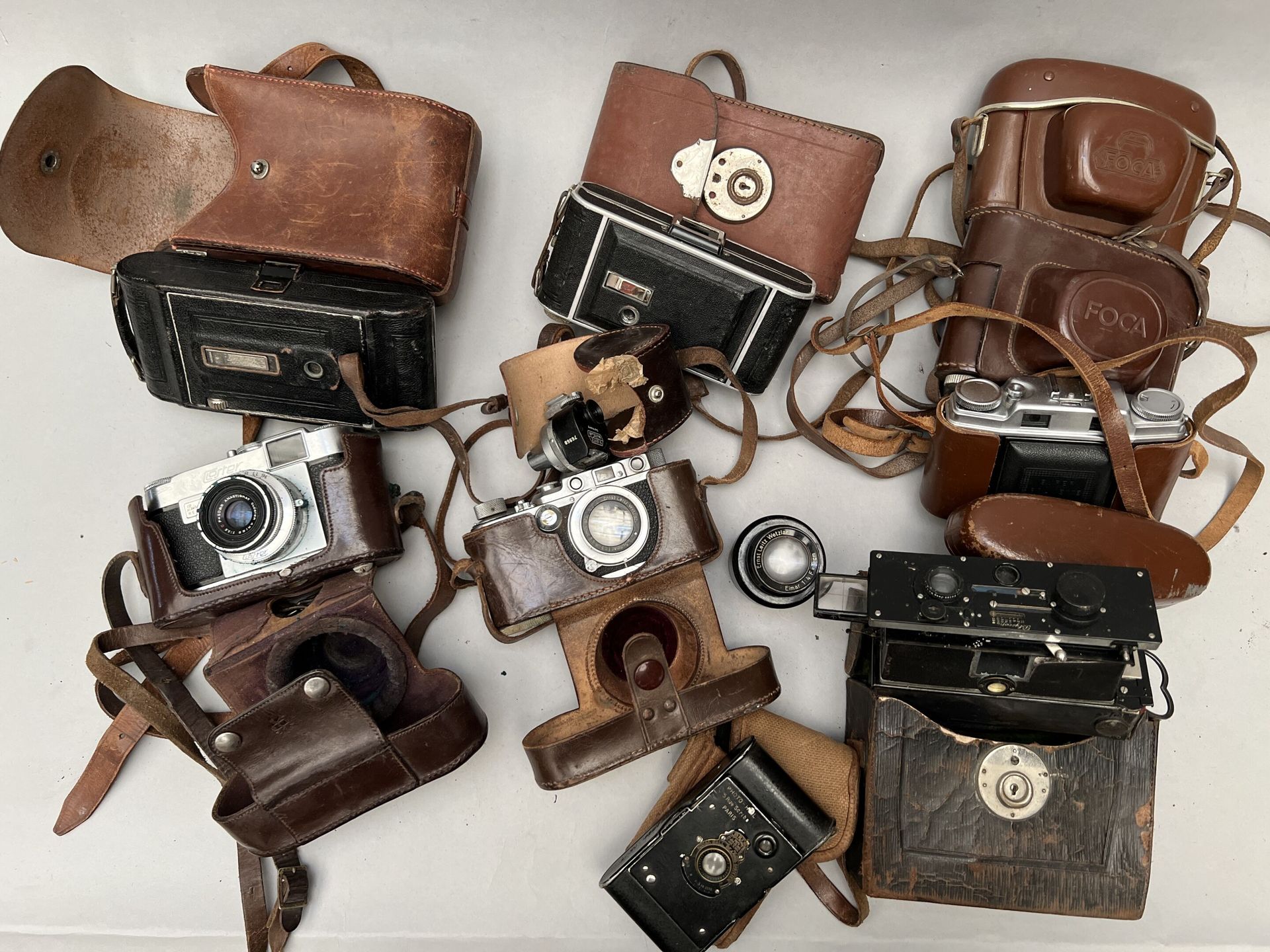 Null Eine Sammlung von alten Filmkameras, darunter Leica, Foca, Kodak, Zeiss etc&hellip;