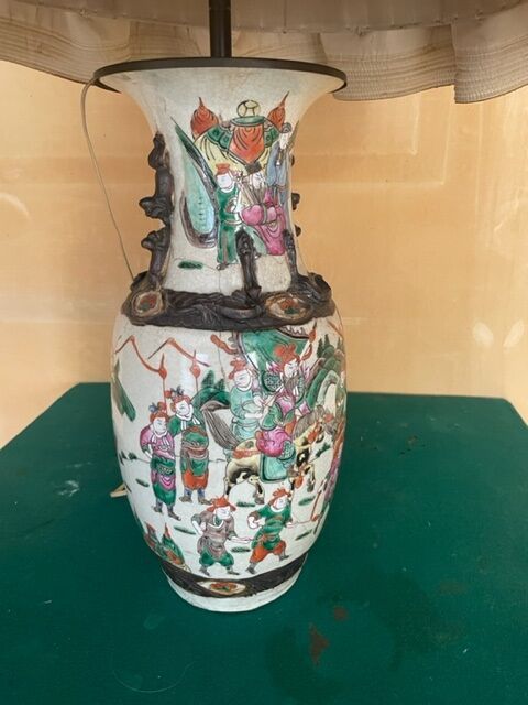 Null 中国

花瓶和有盖糖果盒。

(事故)

高：45厘米，深：26厘米