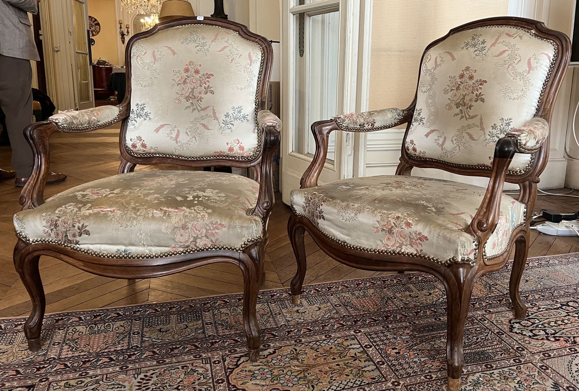 Null Pair of Louis XV style armchairs with flat back in molded mahogany.

Height&hellip;
