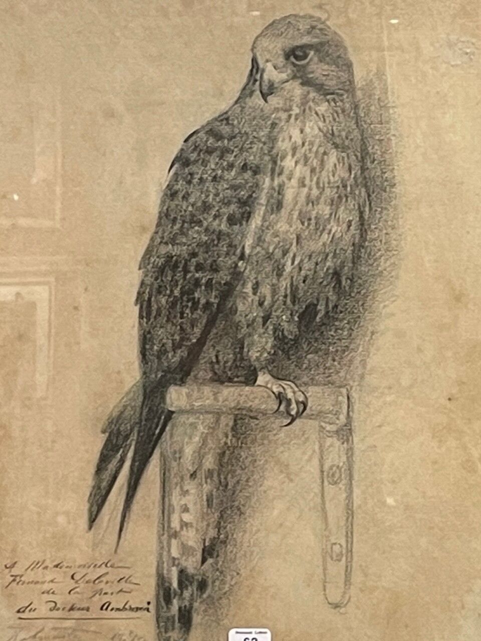Null 19世纪的学校

栖息的猎鹰

献给费尔南德-德拉维勒小姐的图画，代表安布罗恩博士，有赖尔马斯特的签名，日期为1890年。

(雀斑和污点）。