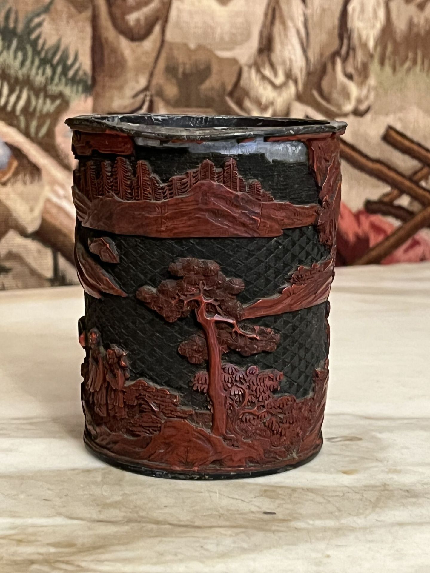 Null Red lacquered pewter pot.

China (accidents).

Height : 15 cm.

Height : 11&hellip;