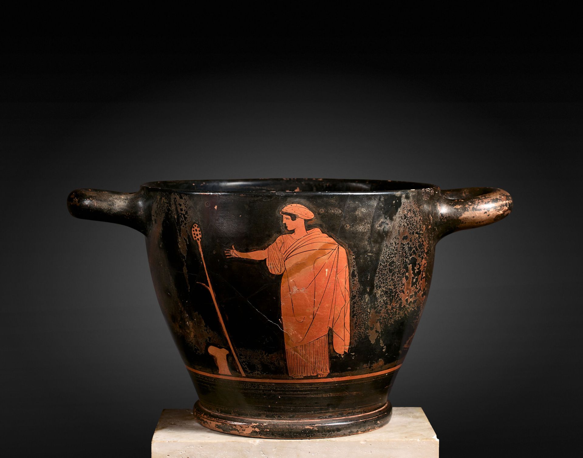Null SKYPHOS WITH RED FIGURES whose face A is decorated with a woman sitting bet&hellip;