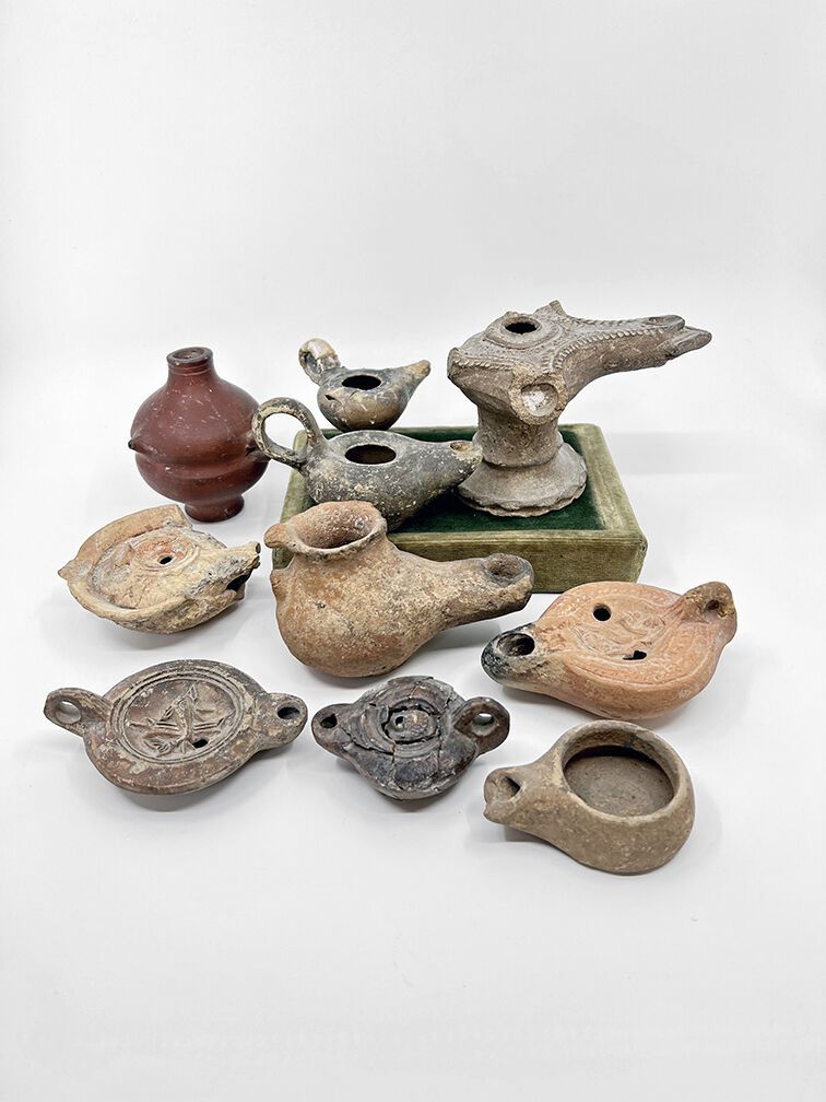 Null LOT composed of 10 oil lamps of various forms and decorations of which a do&hellip;