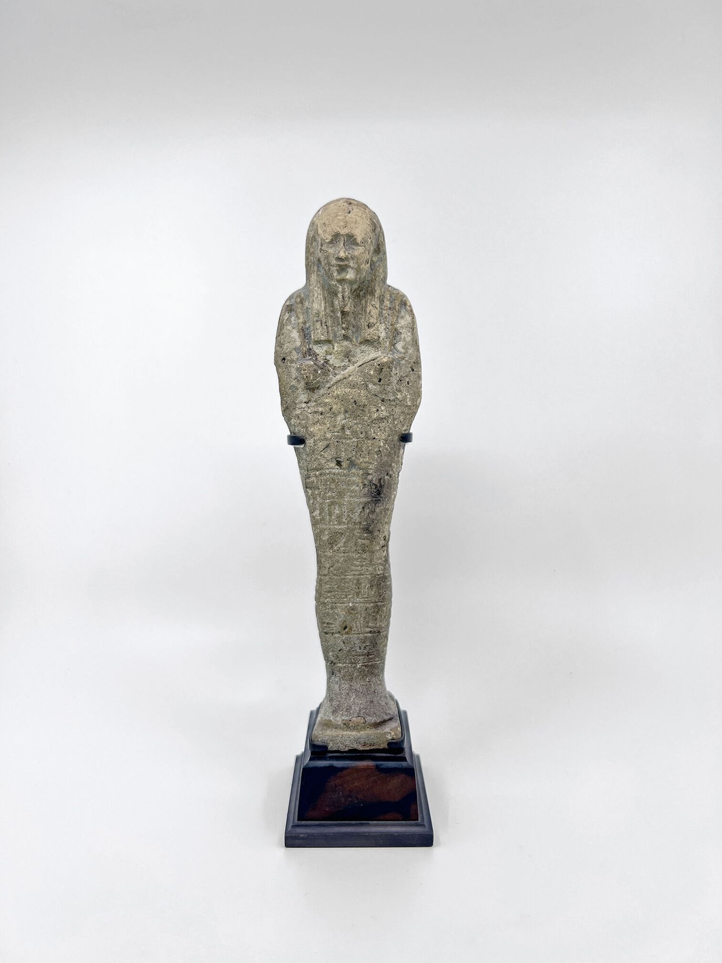 Null OUSHEBTI mummiform inscribed with a text in hieroglyphic characters on 9 re&hellip;