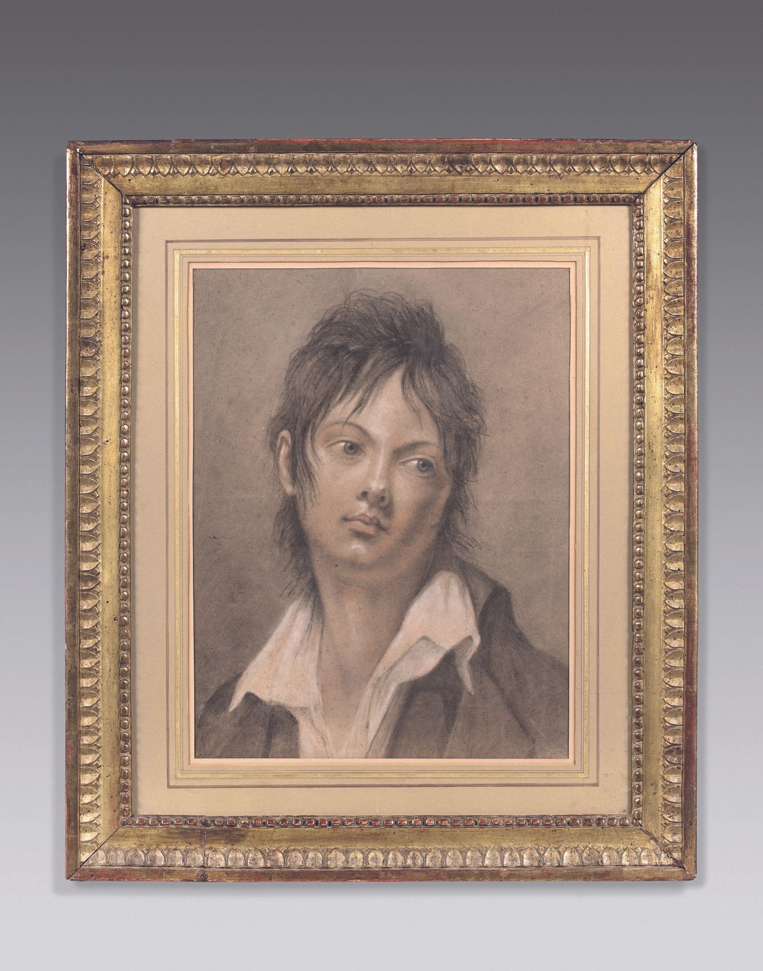 Null 18世纪末的法国ECOLE。 
一个年轻人的画像
黑色铅笔，白色高光，白色粉笔。 
40 x 31厘米