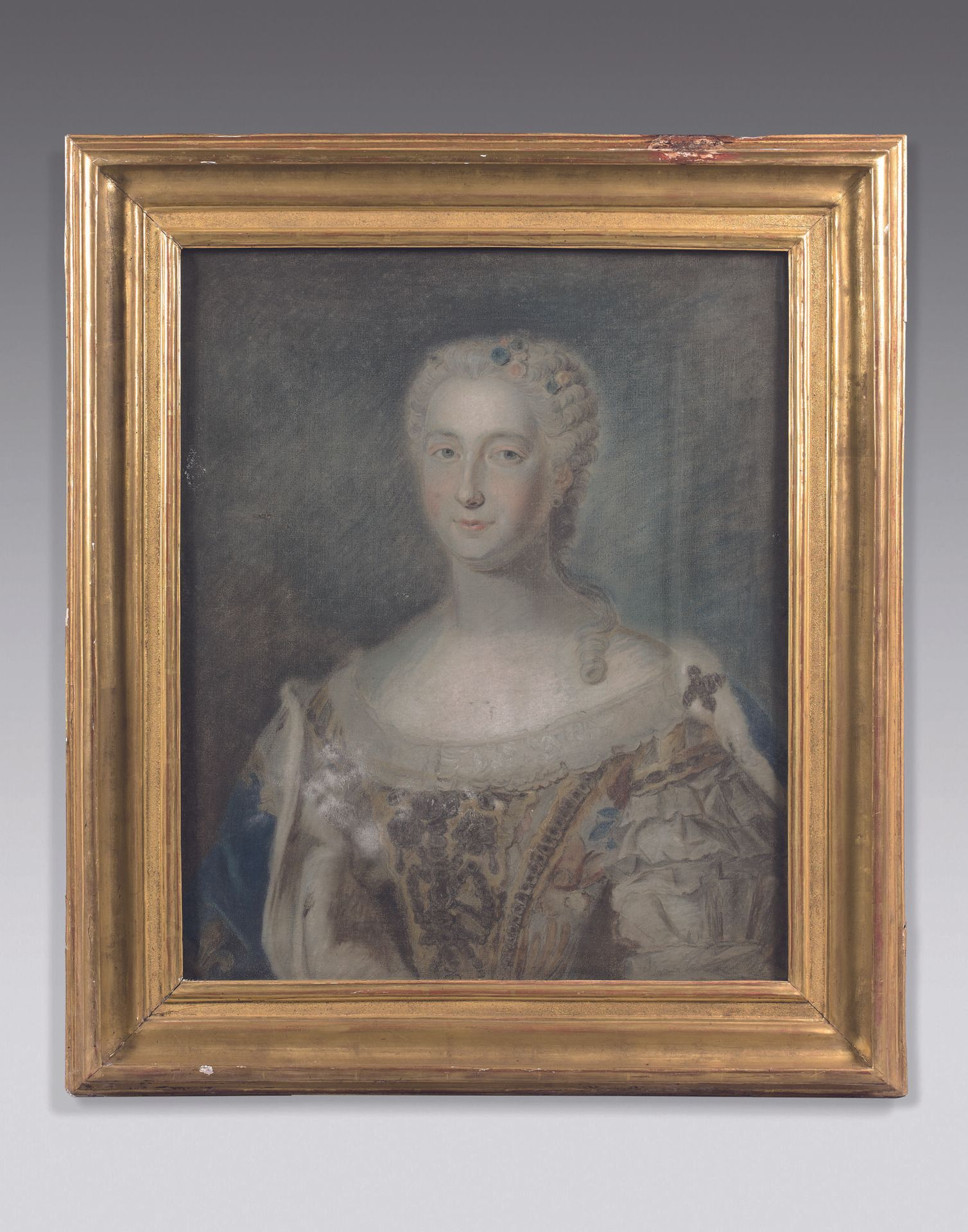 Null 19世纪法国学校
潘蒂耶夫公爵夫人玛丽-泰雷兹-菲利克特-埃斯特的画像
布面油画。
70 x 40厘米
注释：229之三
出处 :
原奥尔良公爵在欧堡&hellip;