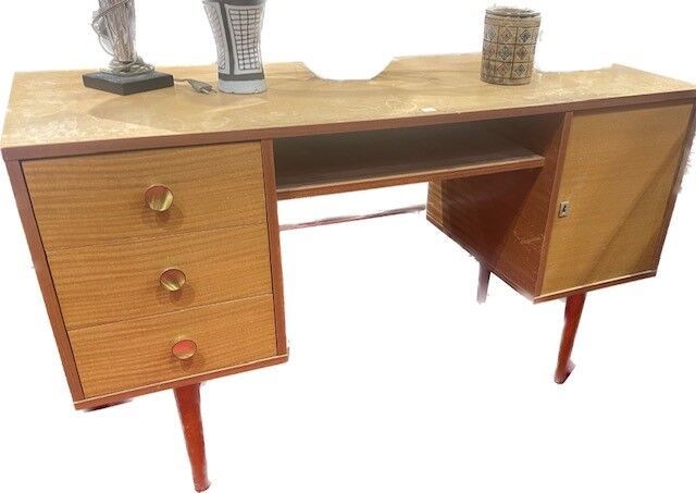 Null WORK OF THE 60S
Pair of teak veneer pedestal desks opening with three drawe&hellip;