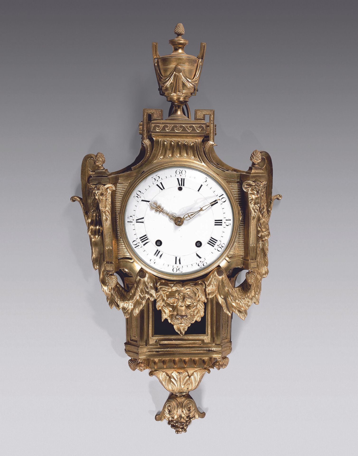 Null Gilt bronze wall clock decorated with a lion's body, ibex heads, denticles &hellip;