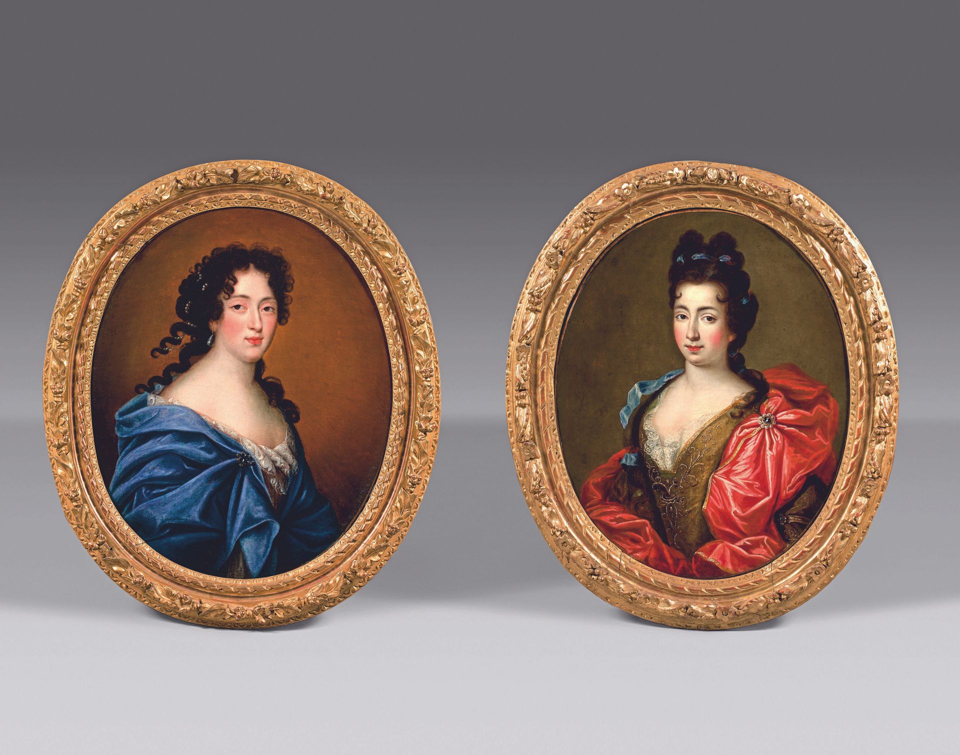 Null 17世纪末的法国学校
半身像的女性画像
两个椭圆形的布面油画。 
72 x 60厘米
鎏金框架。