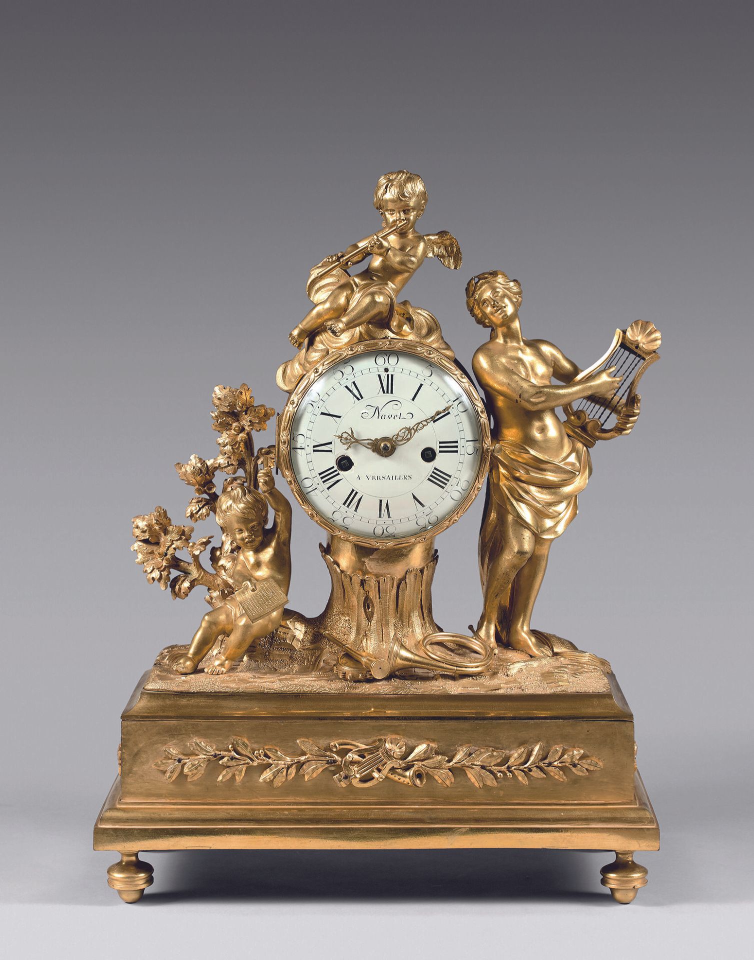 Null Gilded bronze clock decorated with an allegory of music with Apollo playing&hellip;