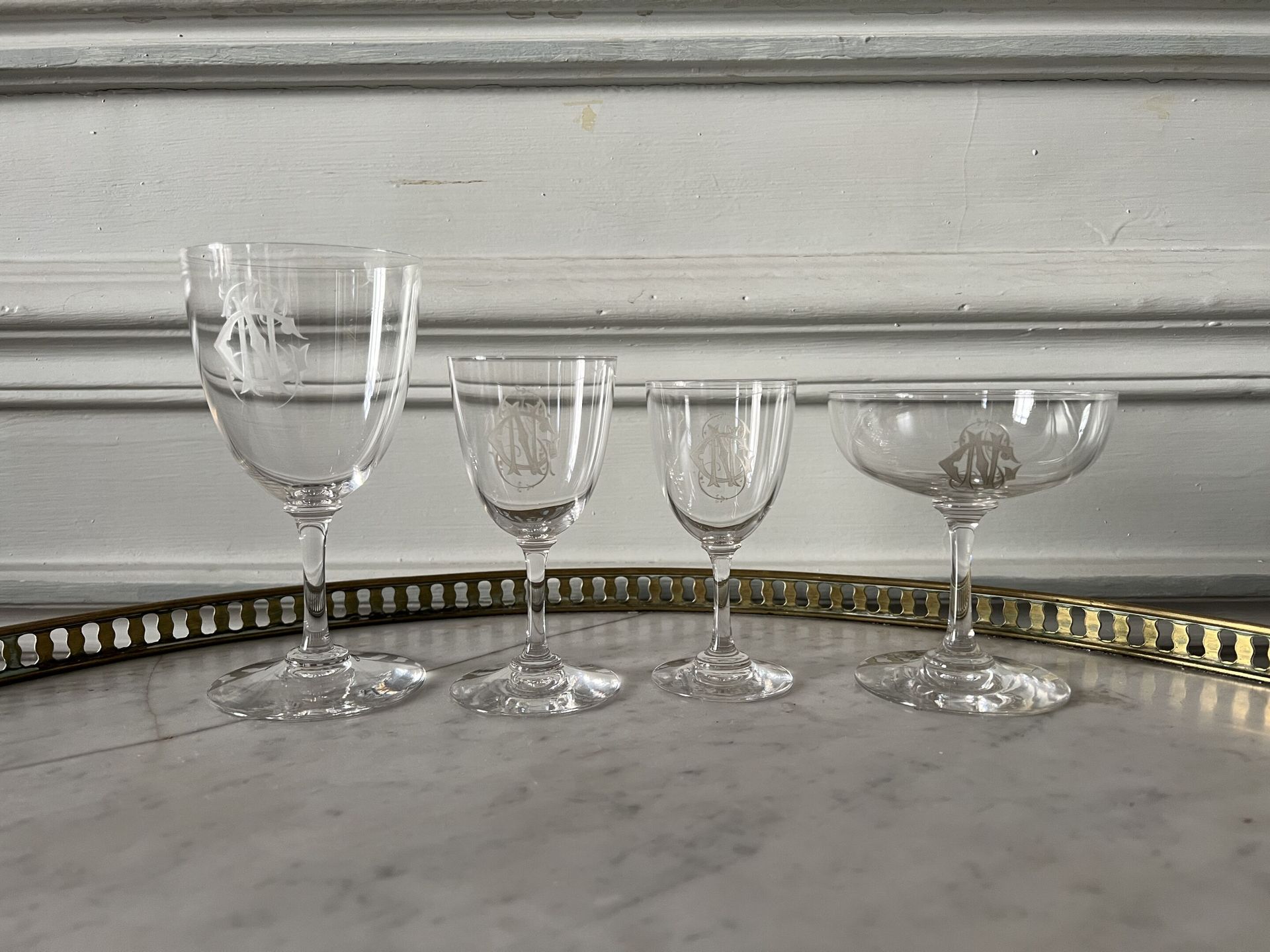 Null SERVICES OF GLASSES WITH PIECES in monogrammed crystal CN