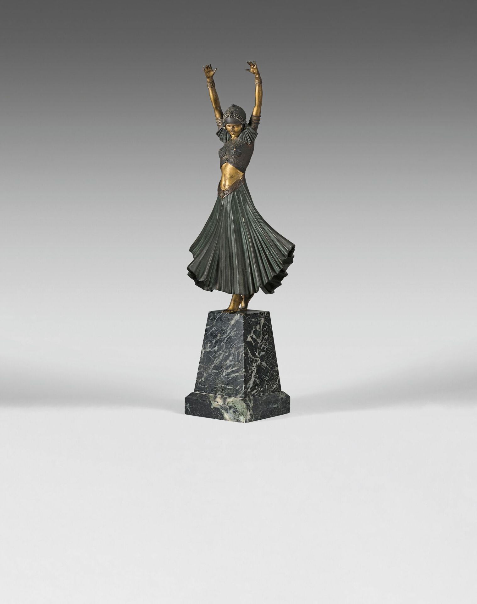 Null Demeter CHIPARUS (1886-1947)
« Hindu Dancer »
Grande épreuve en bronze à pa&hellip;