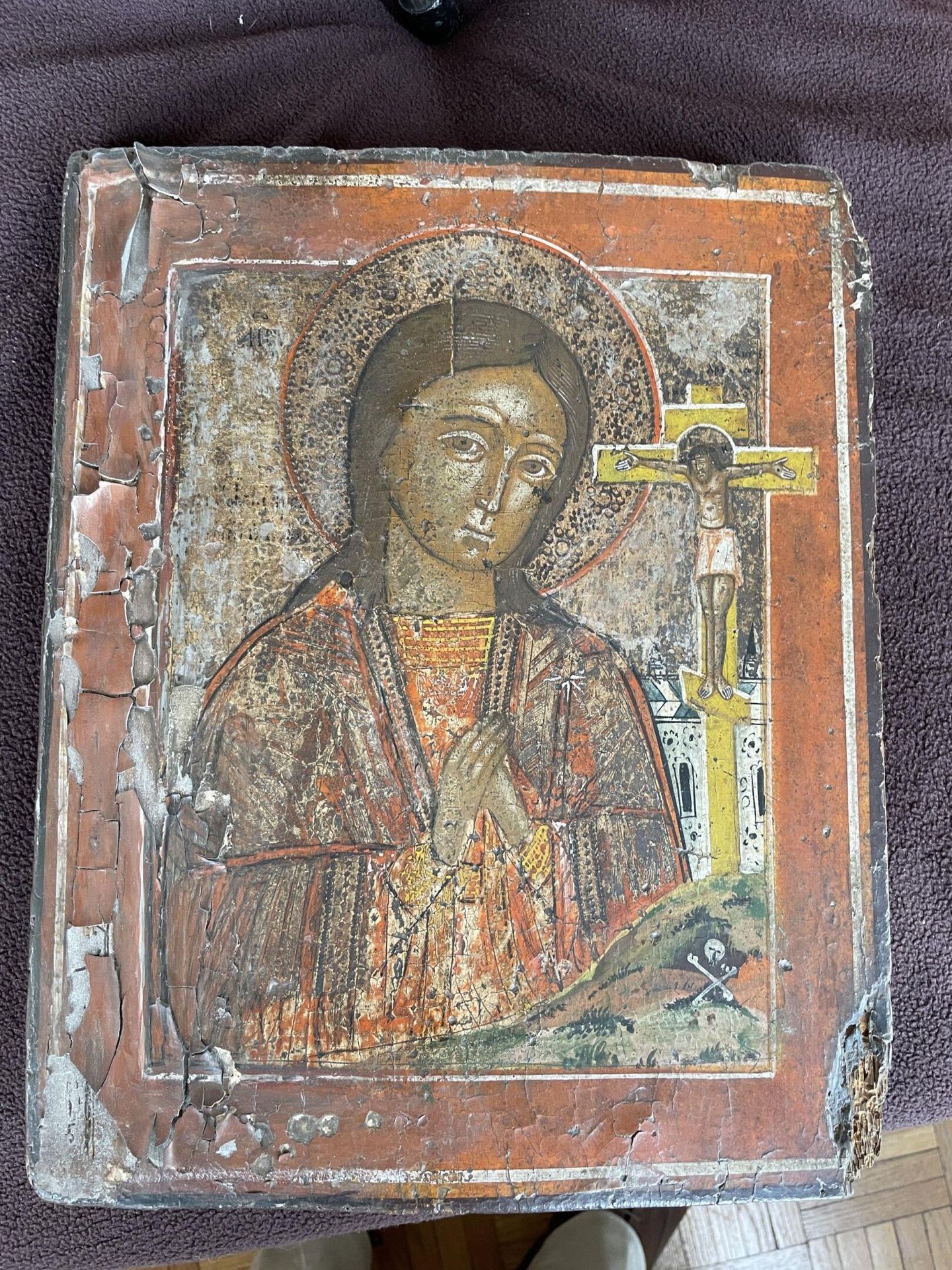 Null 圣像，18世纪的俄罗斯学校
祈祷中的圣母，油彩 
(损坏和提升)