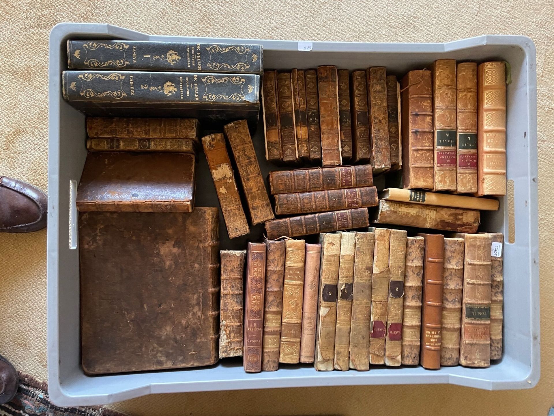 Null Lote de libros antiguos y encuadernaciones en rústica del siglo XIX.