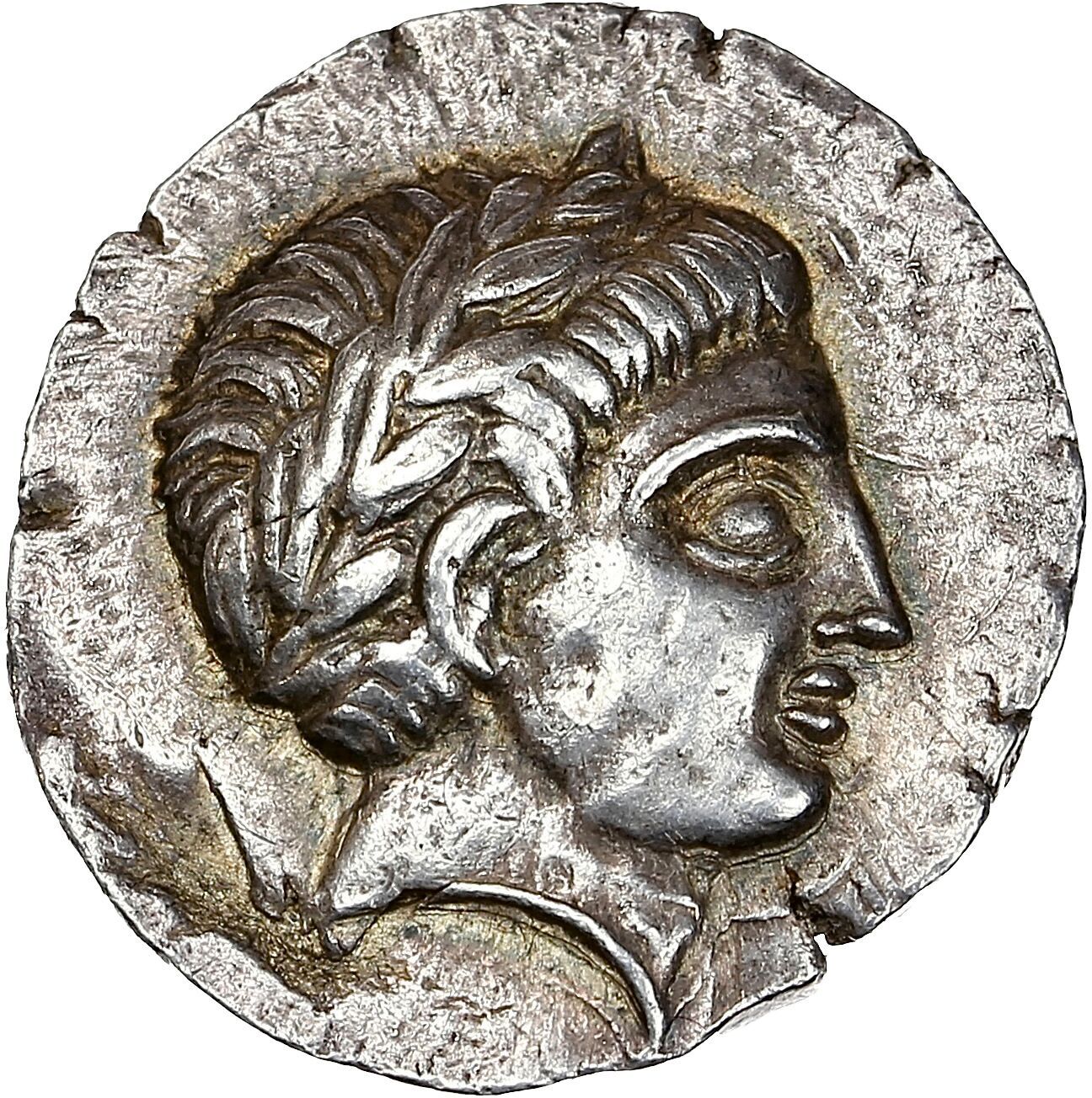 Null 佩尼亚王国
帕特劳斯（公元前340-315年）
四角形硬币。12,92 g.
处女头像，右。
R/ 骑士向右奔跑，击倒了一个敌人。
S.1520.
大&hellip;