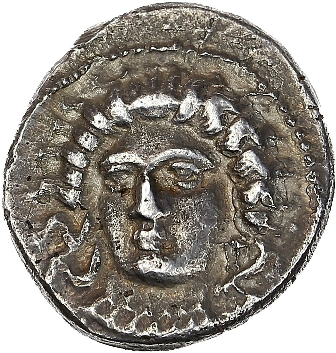 Null KILIKIA
Datame (378-372 v. Chr.)
Statere. 10,28 g.
Kopf der Nymphe Arethusa&hellip;