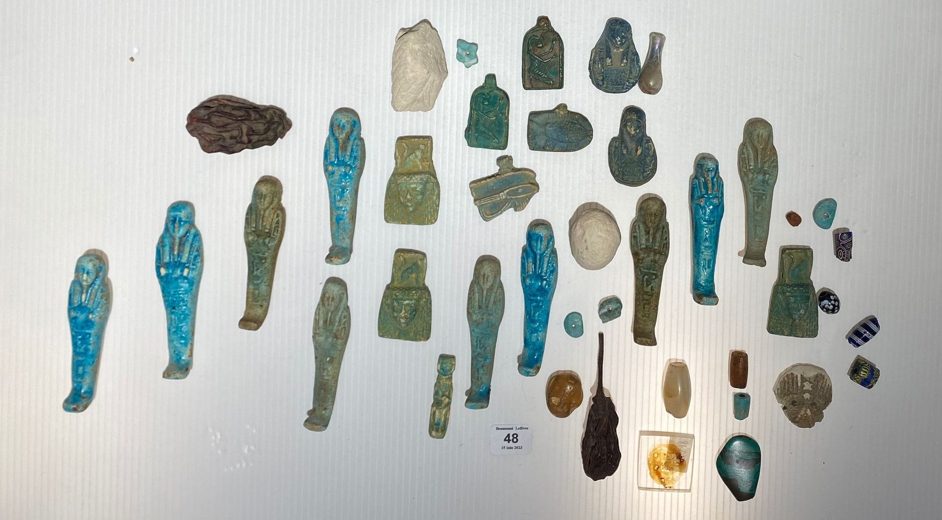 Null Lot of ten amulets, ten ouschebtis and various fragments. 
Earthenware, sto&hellip;