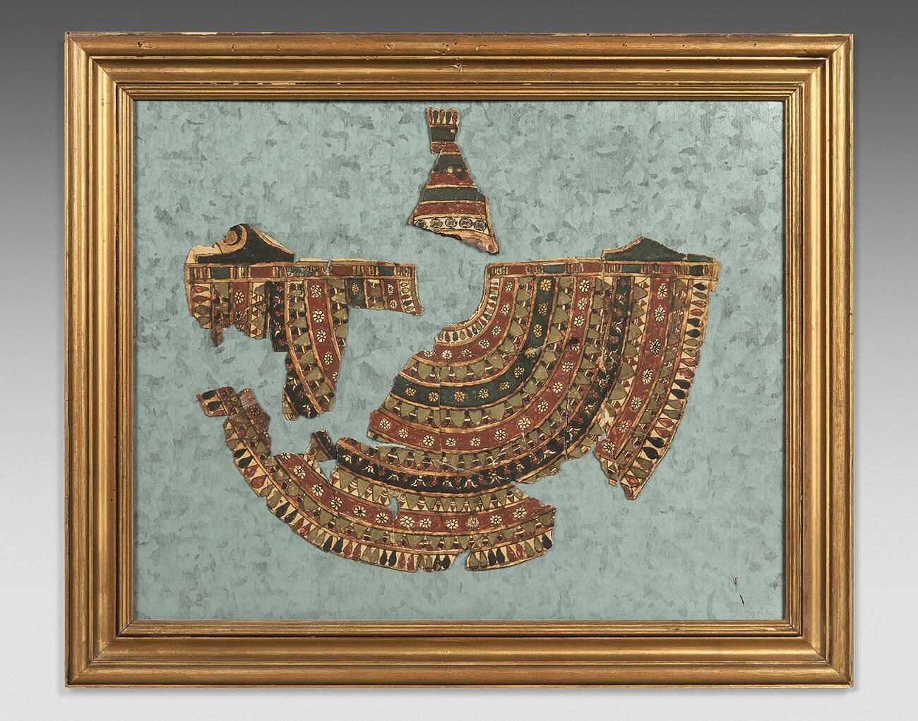 Null 大型Ousekh项链。粘土亚麻布和颜料。 
埃及，晚期。 
宽度：40厘米