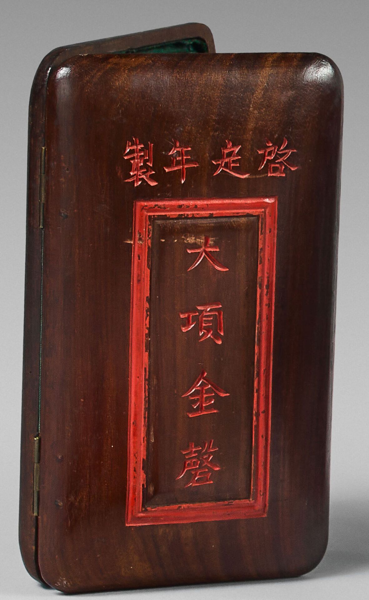 Null Boîte de Kim Khánh, en bois exotique gravé sur le couvercle des inscription&hellip;