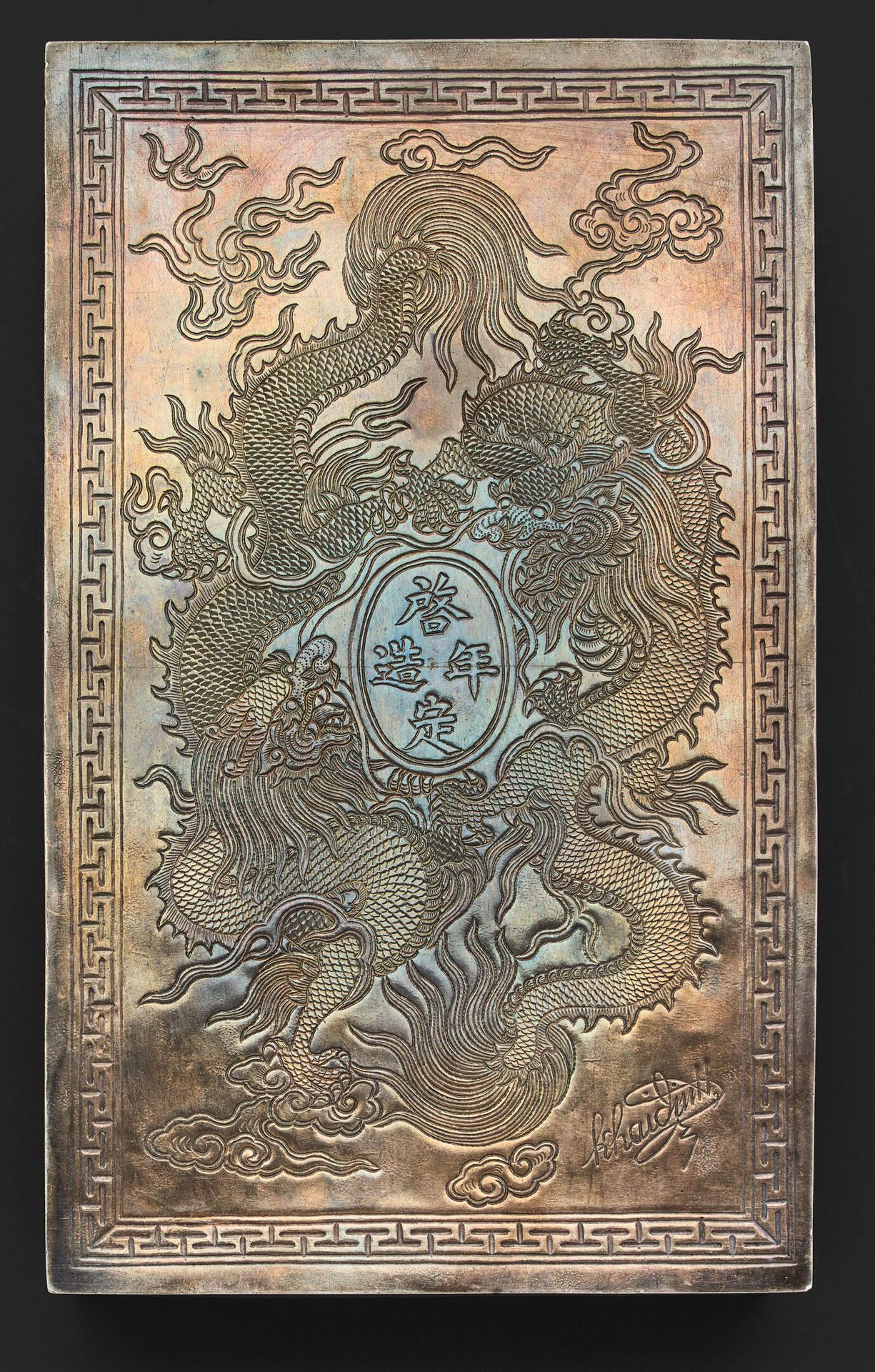 Null Khánh-Dose aus Silber mit der Figur des Kaisers Khải Định. Bedeutende Silbe&hellip;