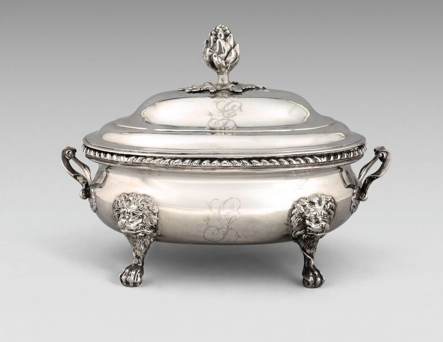 Null A plain silver oval soup tureen standing on four claw feet with lion's head&hellip;