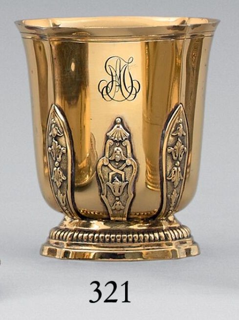 Null Oval-shaped timbale in 950-thousandths vermeil, with pinched ribs decorated&hellip;