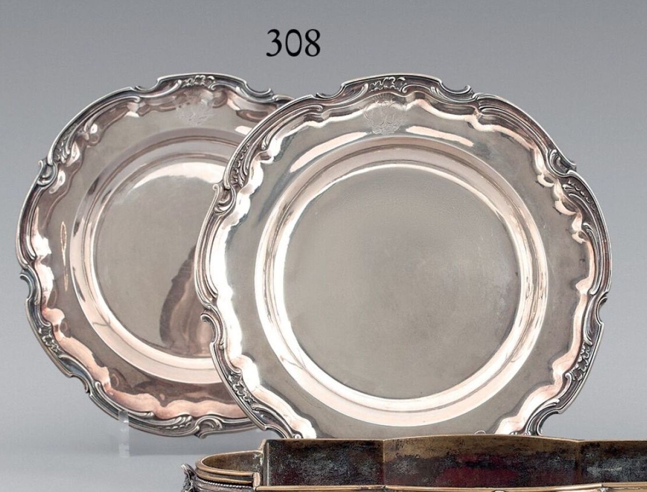 Null Pair of soup plates in 950-milliliter silver, the contoured wing engraved w&hellip;