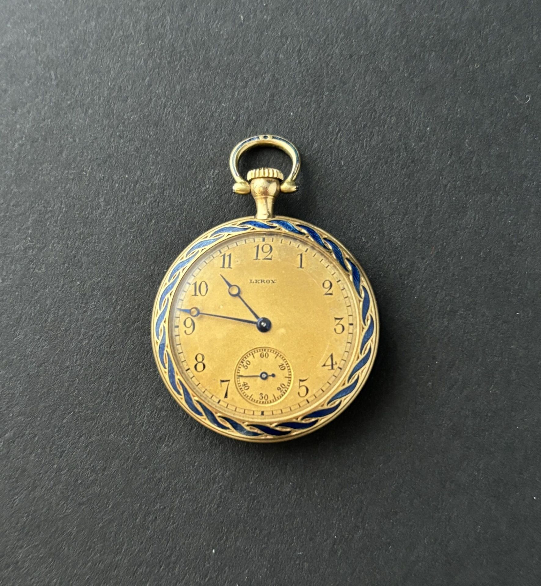Null Yellow gold pendant-winding collar watch, the enameled back decorated with &hellip;