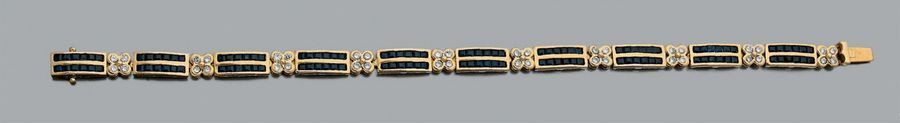 Null Bracelet articulé en or jaune 750 millièmes orné de motifs sertis de saphir&hellip;