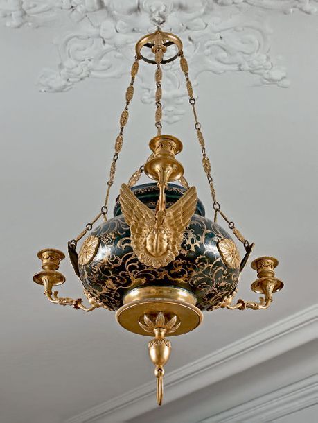Null Petite suspension en forme de lampe antique en bronze doré et métal peint à&hellip;