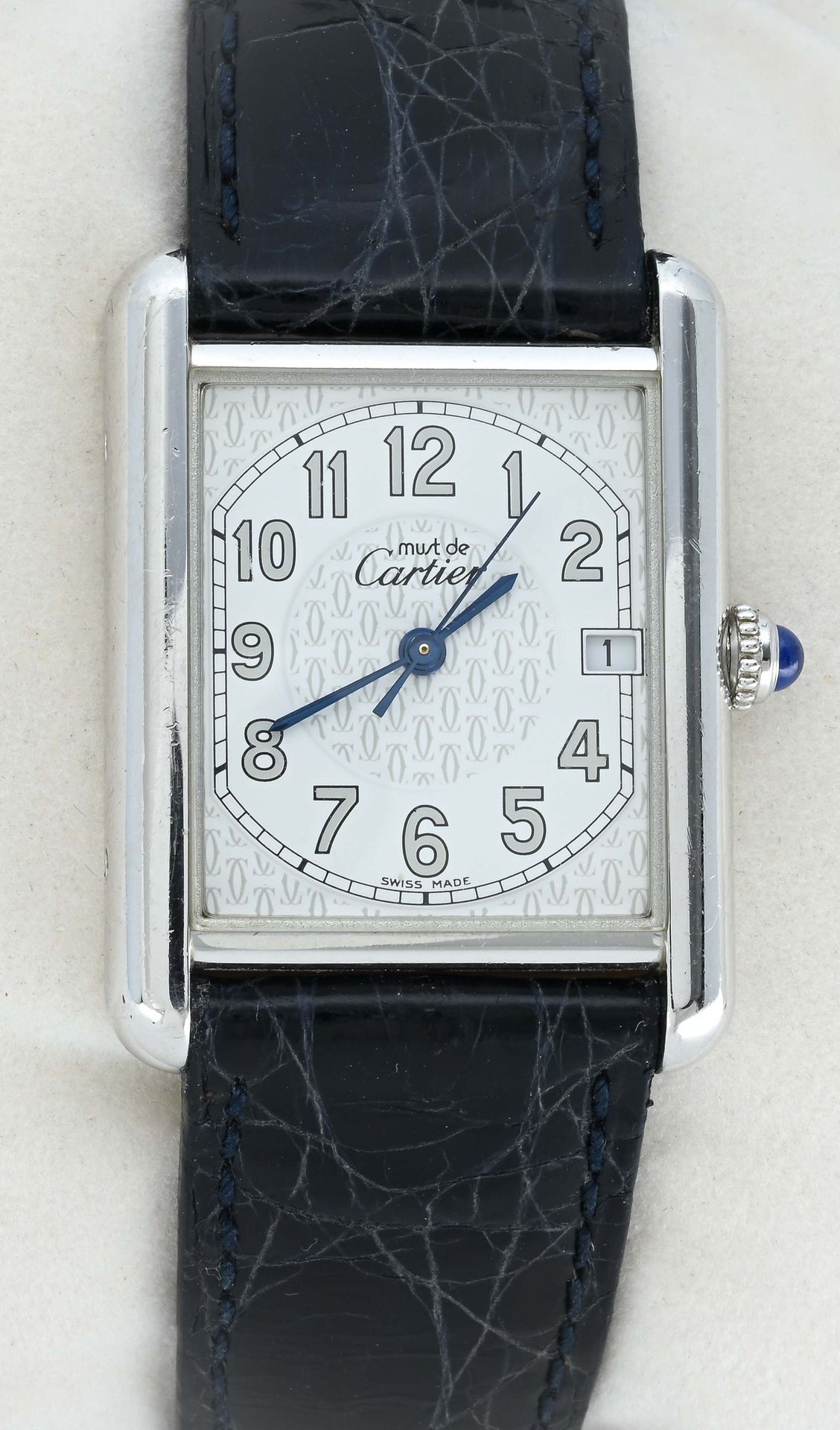 Null 
CARTIER. MUST. Tank watch for men and women from the year 2000. 

Silver c&hellip;