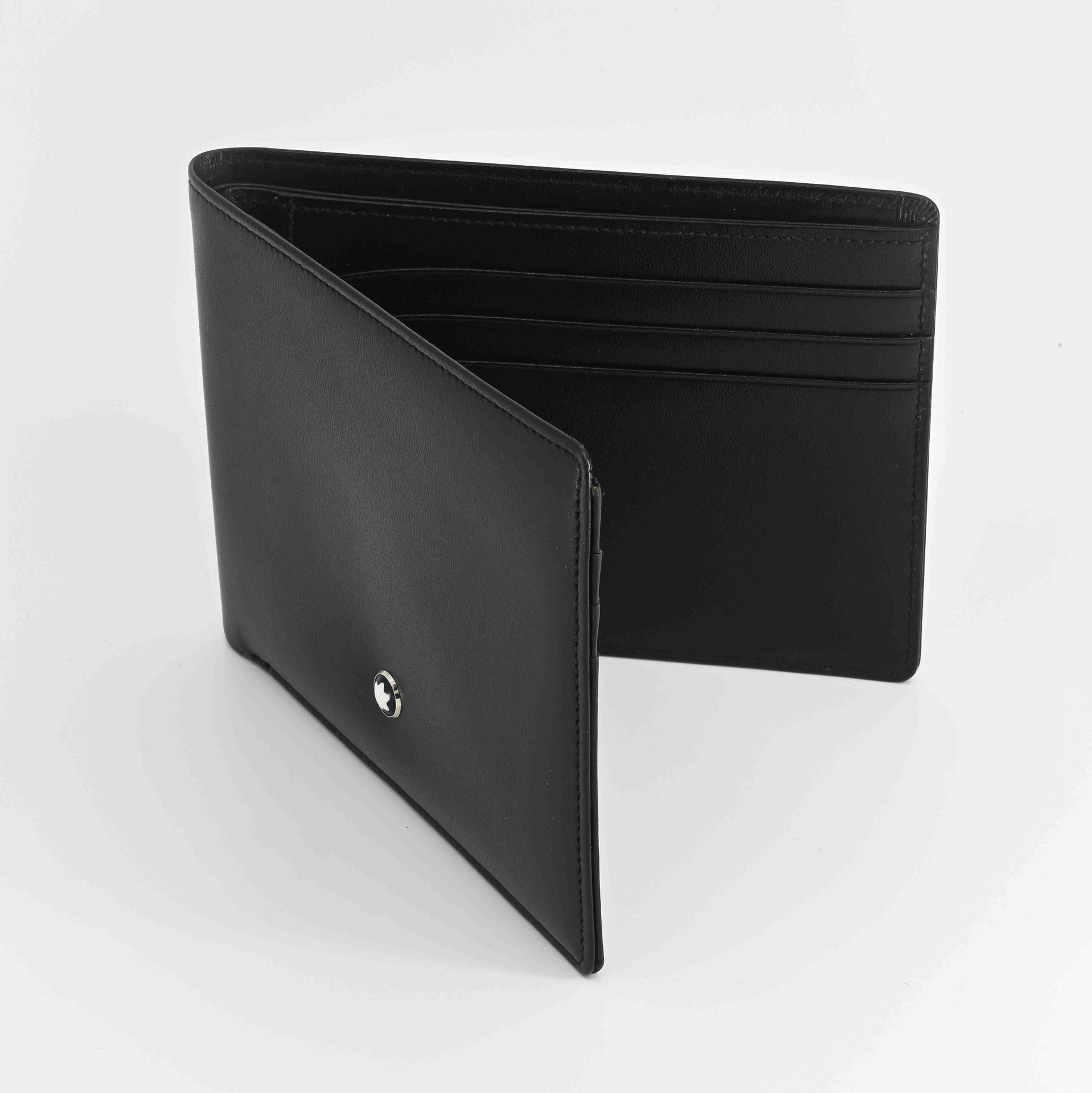 Null 
MONTBLANC - 黑色皮革6号信用卡套。

新的条件，在它的盒子里。 

NICE司法法庭交付的财产 



现场取货或预约。