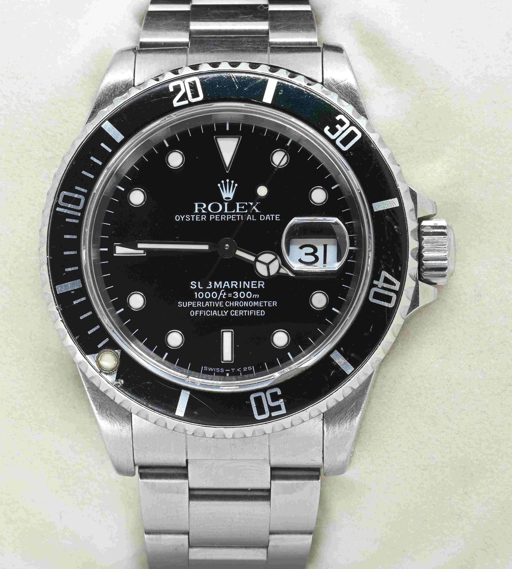 Null 
ROLEX。潜水员。精钢男士天文台表Ref.16610。表壳40毫米。

黑色单向表圈（有划痕），蓝宝石水晶（5点钟位置有一个缺口）。序列号W983&hellip;