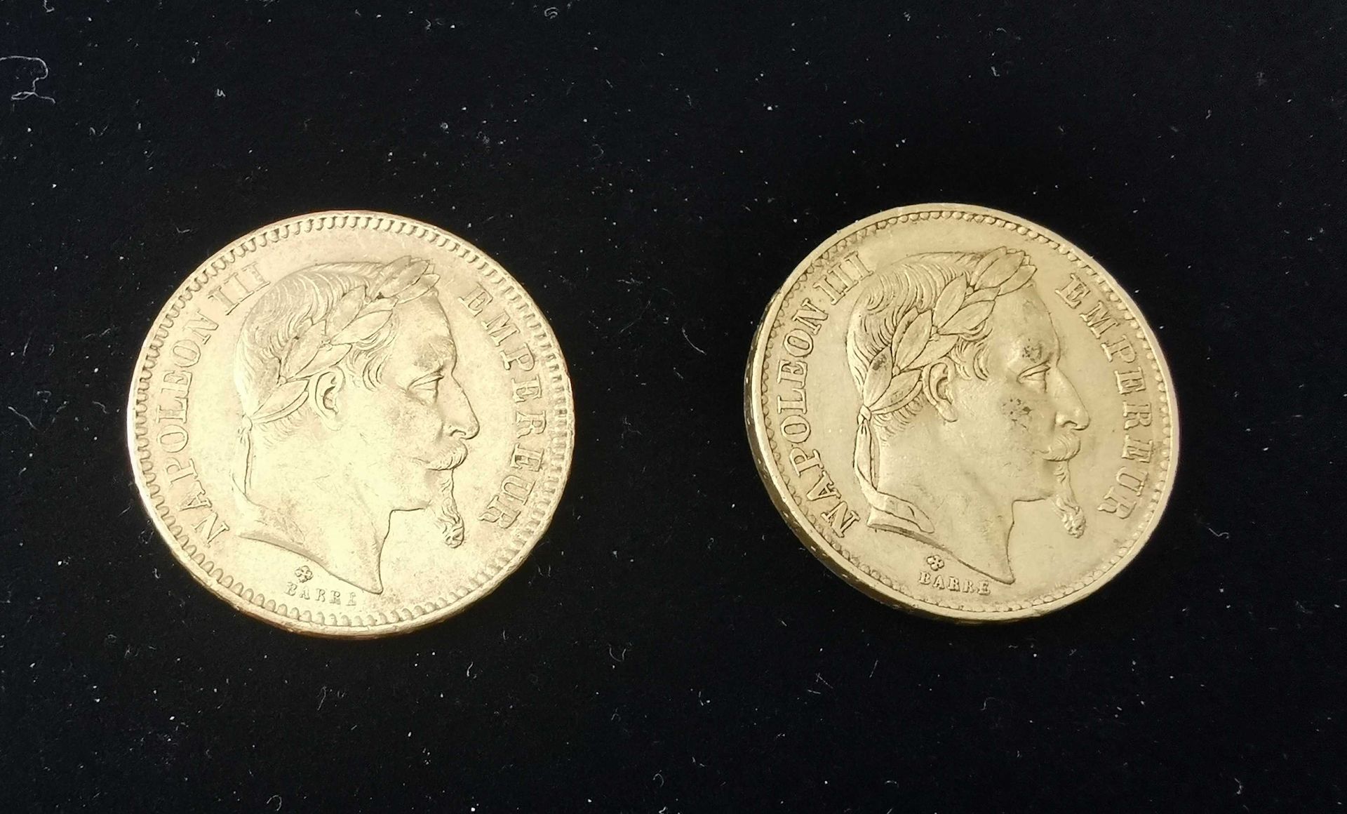 Null 法国 - 两枚20法郎的拿破仑三世月桂头硬币、
1864年和1868年，材质为21.6K 900/°°金，已磨损。重量：12.87克。
存放地点：MA&hellip;
