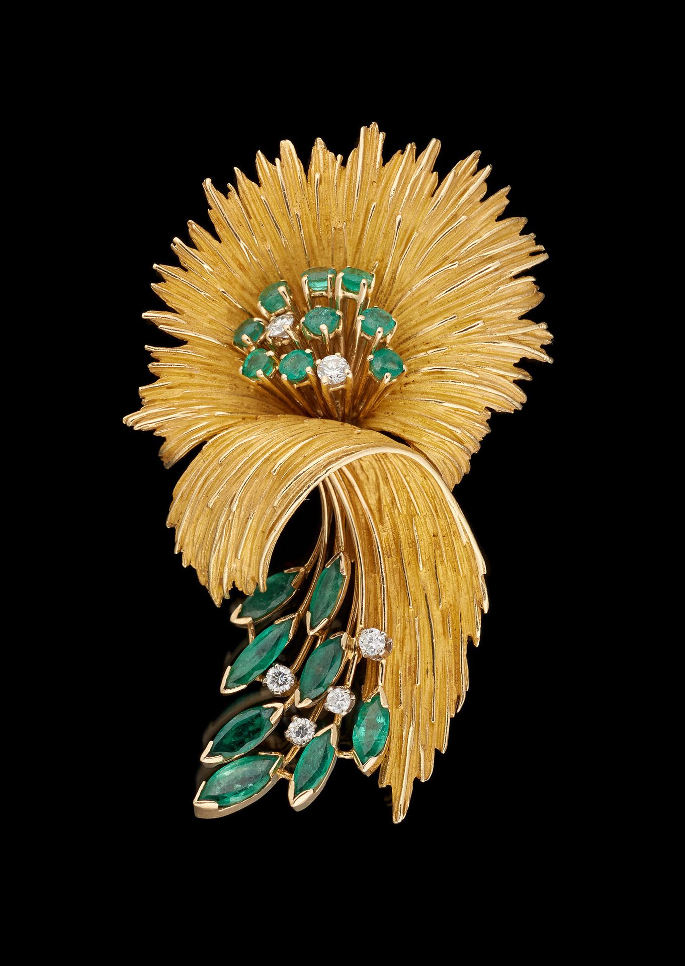Joaillerie. Jewel: Yellow gold brooch set with navette and brilliant cut emerald&hellip;