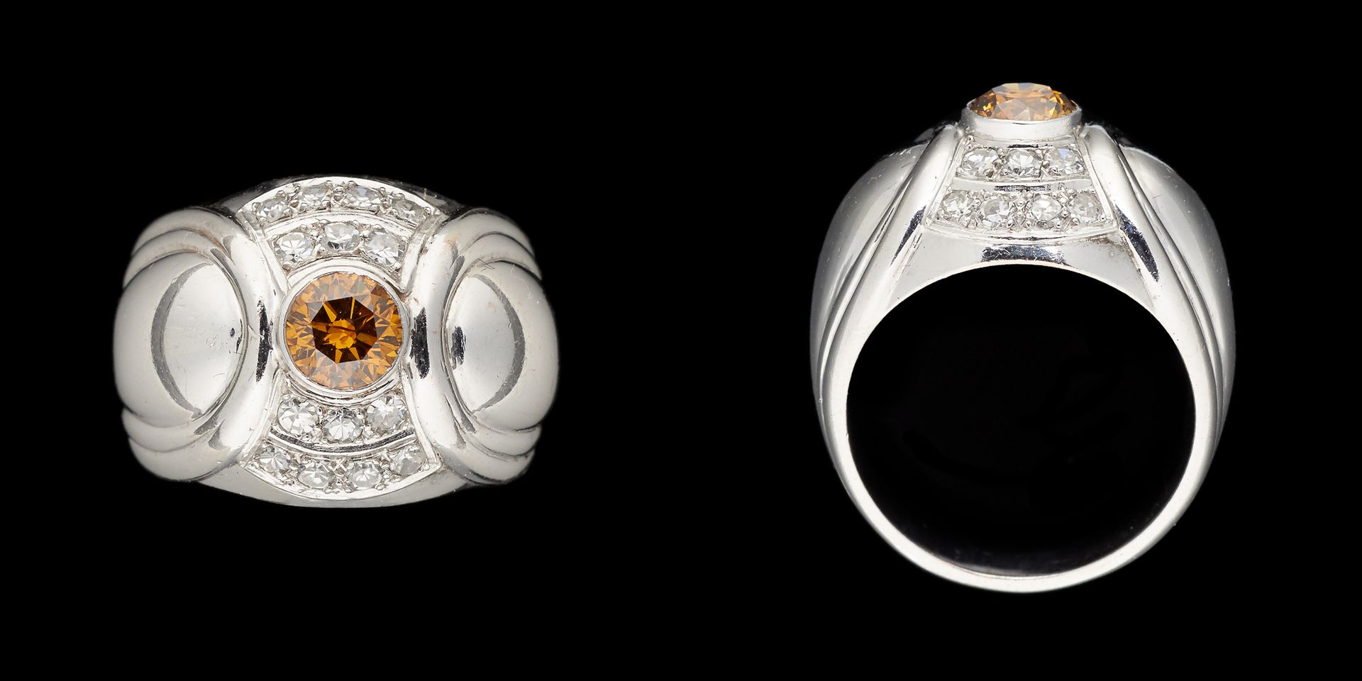 Joaillerie. 宝石：白金戒指，镶嵌了一颗+/- 0.90克拉的白兰地钻石和明亮式切割钻石。

手指大小：+/-55。