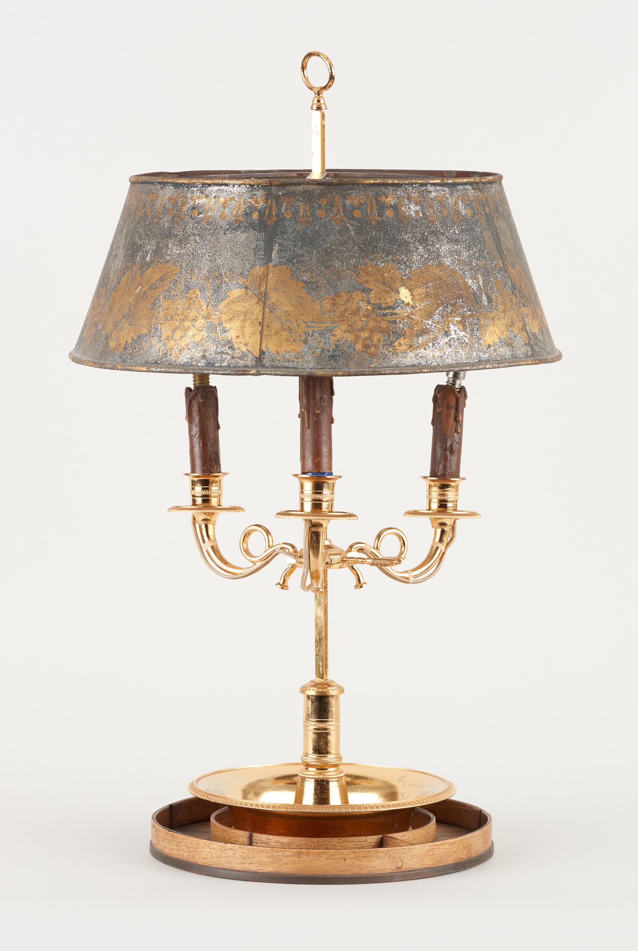 Travail français 19e. Lamp: Gilded bronze hot water bottle lamp with three light&hellip;