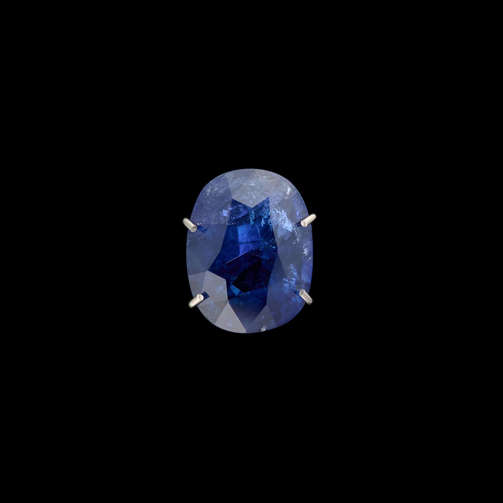 Joaillerie. 宝石：未镶嵌的椭圆形蓝宝石，重达+/-2.79克拉。

附上一份GRS证书，说明它是不加热的。