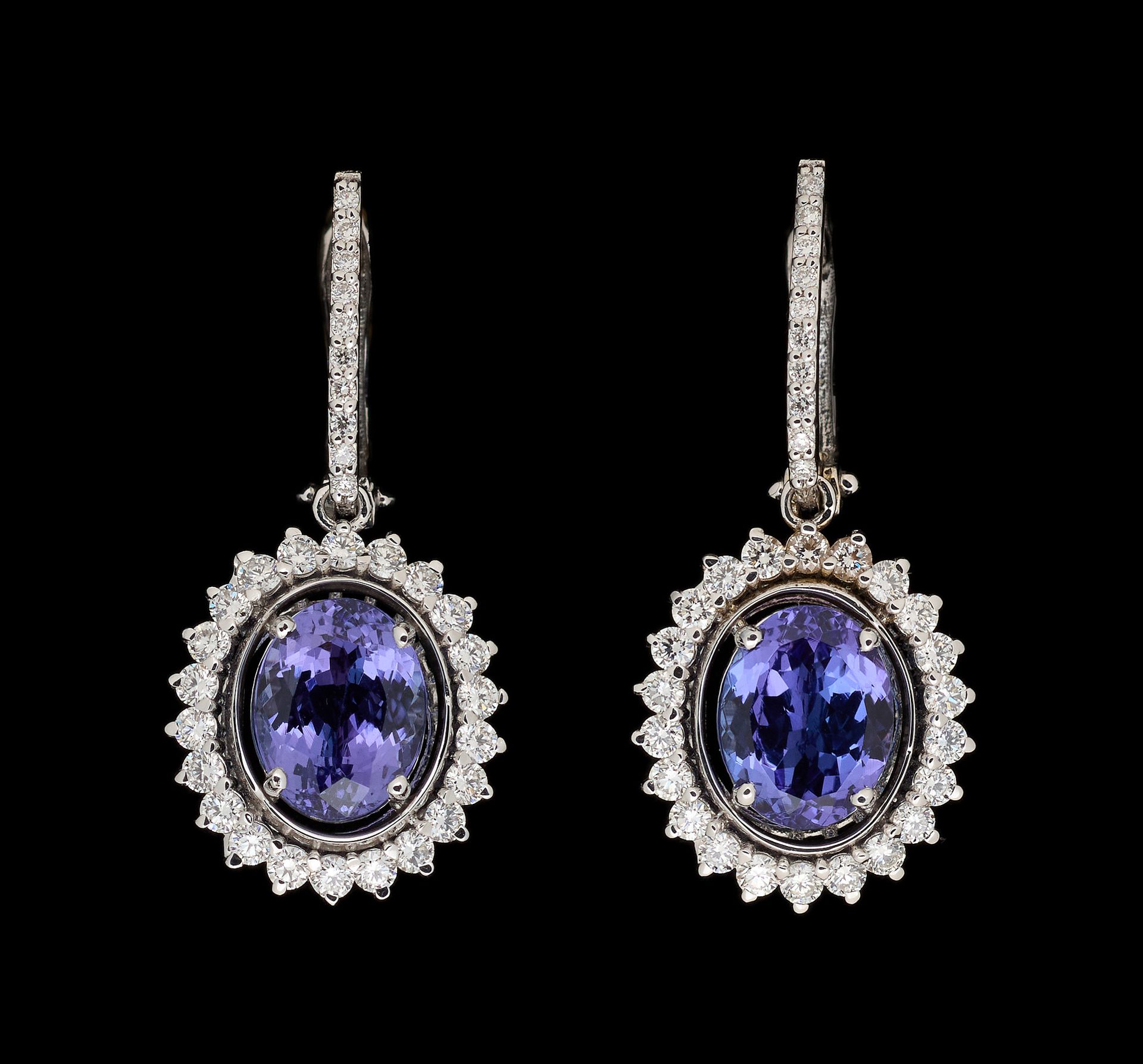 Joaillerie. Jewelry: A pair of white gold earrings set with tanzanites of +/- 2.&hellip;