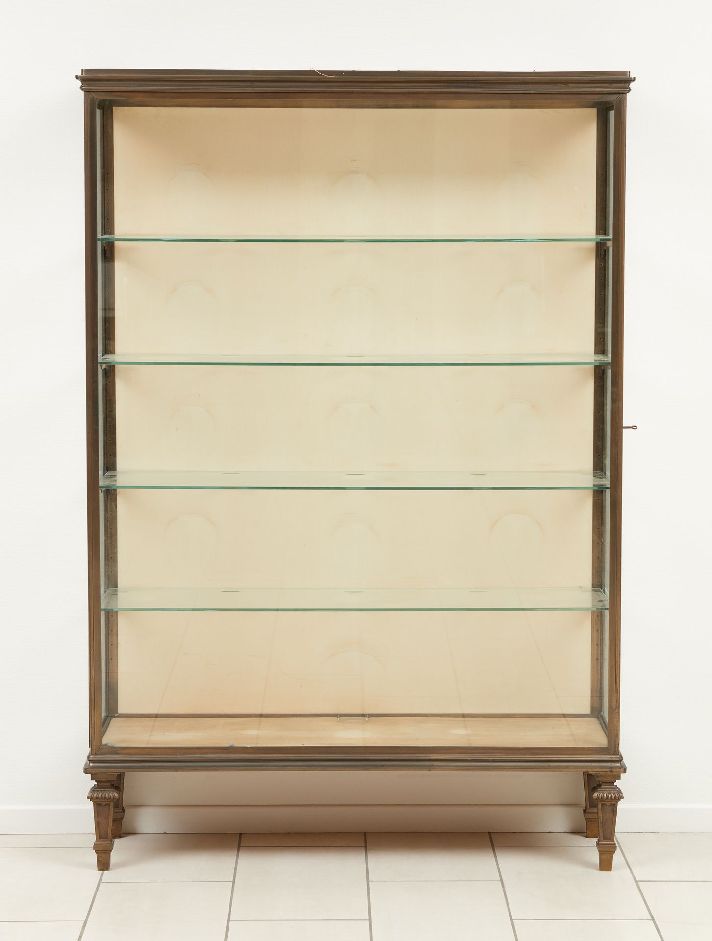 Dans le goût de Chambon. Cabinet: Brass showcase with side opening.

Size: 182 L&hellip;