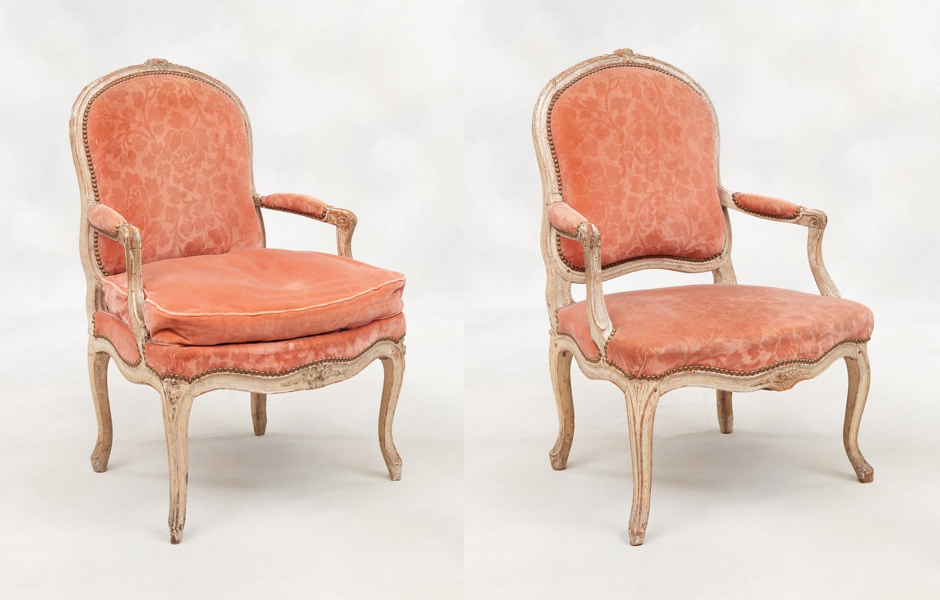 D'époque Louis XV. Furniture: A suite of two armchairs in carved natural wood wi&hellip;