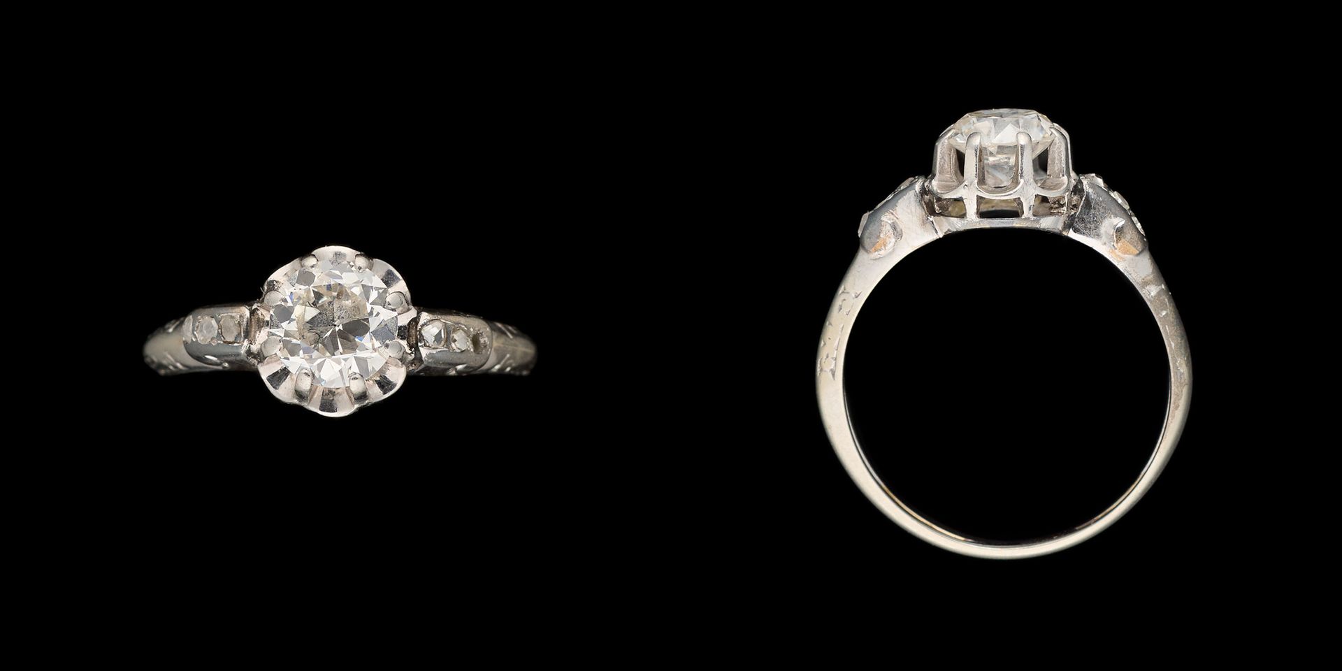 Joaillerie. 珠宝：铂金戒指，镶有+/- 0.90克拉的明亮式切割钻石和老式切割钻石。

(缺少一个)。

手指大小：+/-55。